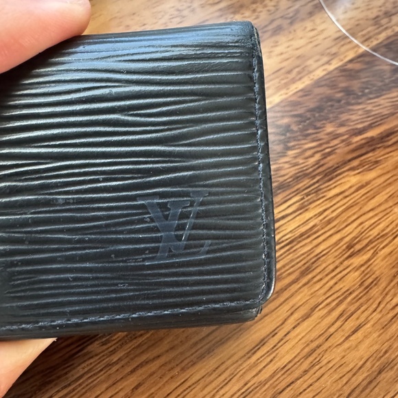 LV Black Epi Leather 6 Key Ring - Picture 3 of 5